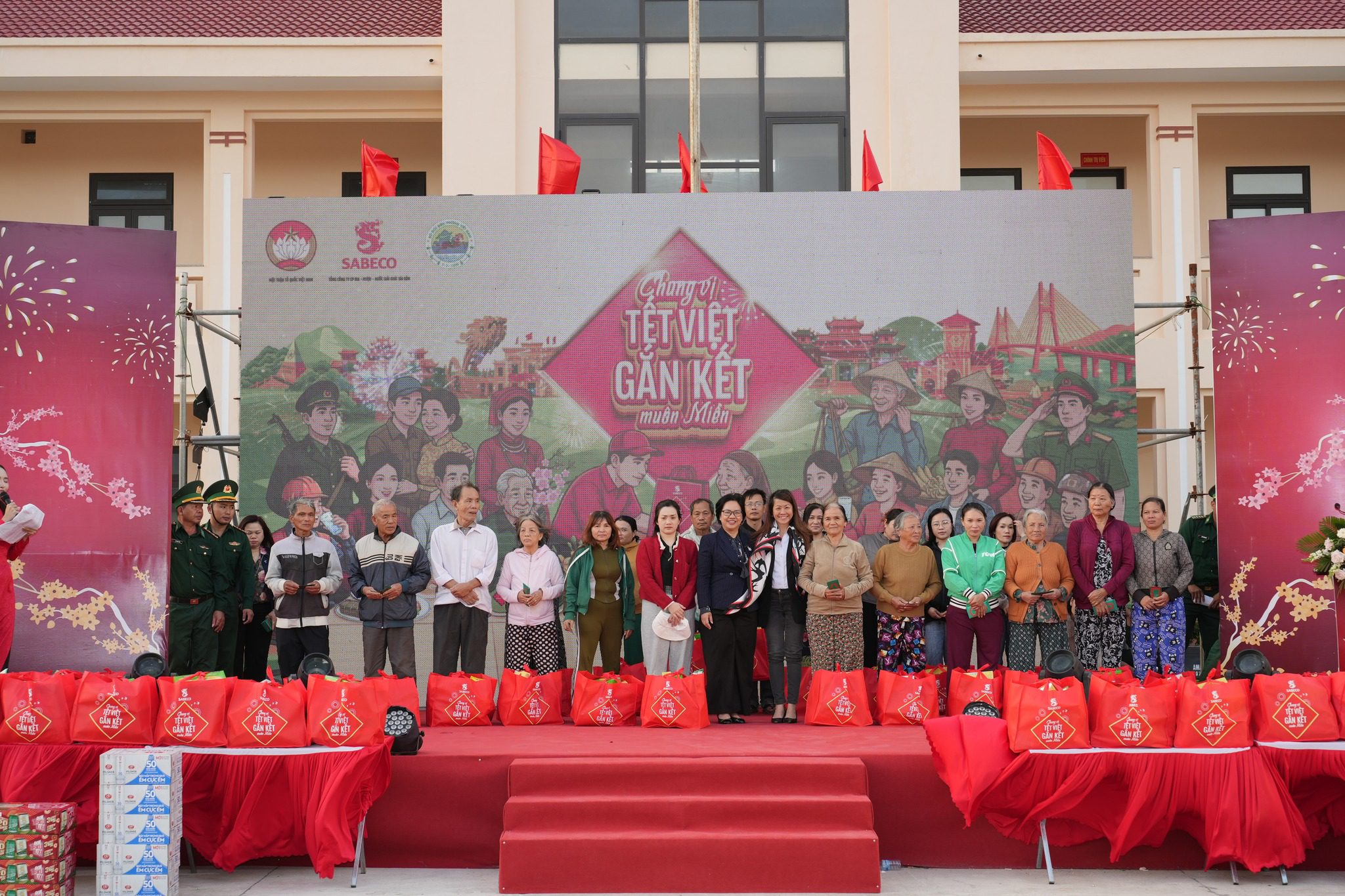 Chiến dịch Tôn Vinh Văn Hóa Việt “Chung Vị Tết Việt – Gắn Kết Muôn Miền” Chiến dịch Tôn Vinh Văn Hóa Việt “Chung Vị Tết Việt – Gắn Kết Muôn Miền”