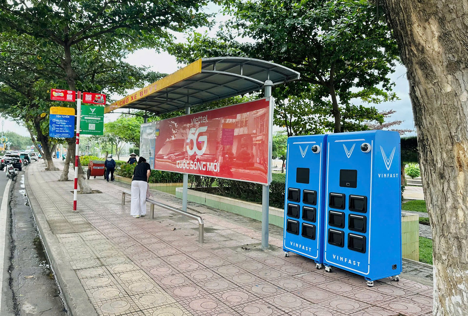 Nóng: VinFast chính thức công bố 3 mẫu xe máy điện đổi pin, chi phí 9.000 đồng/lần đổi, xóa sạch lo ngại tìm điểm sạc Nóng: VinFast chính thức công bố 3 mẫu xe máy điện đổi pin, chi phí 9.000 đồng/lần đổi, xóa sạch lo ngại tìm điểm sạc