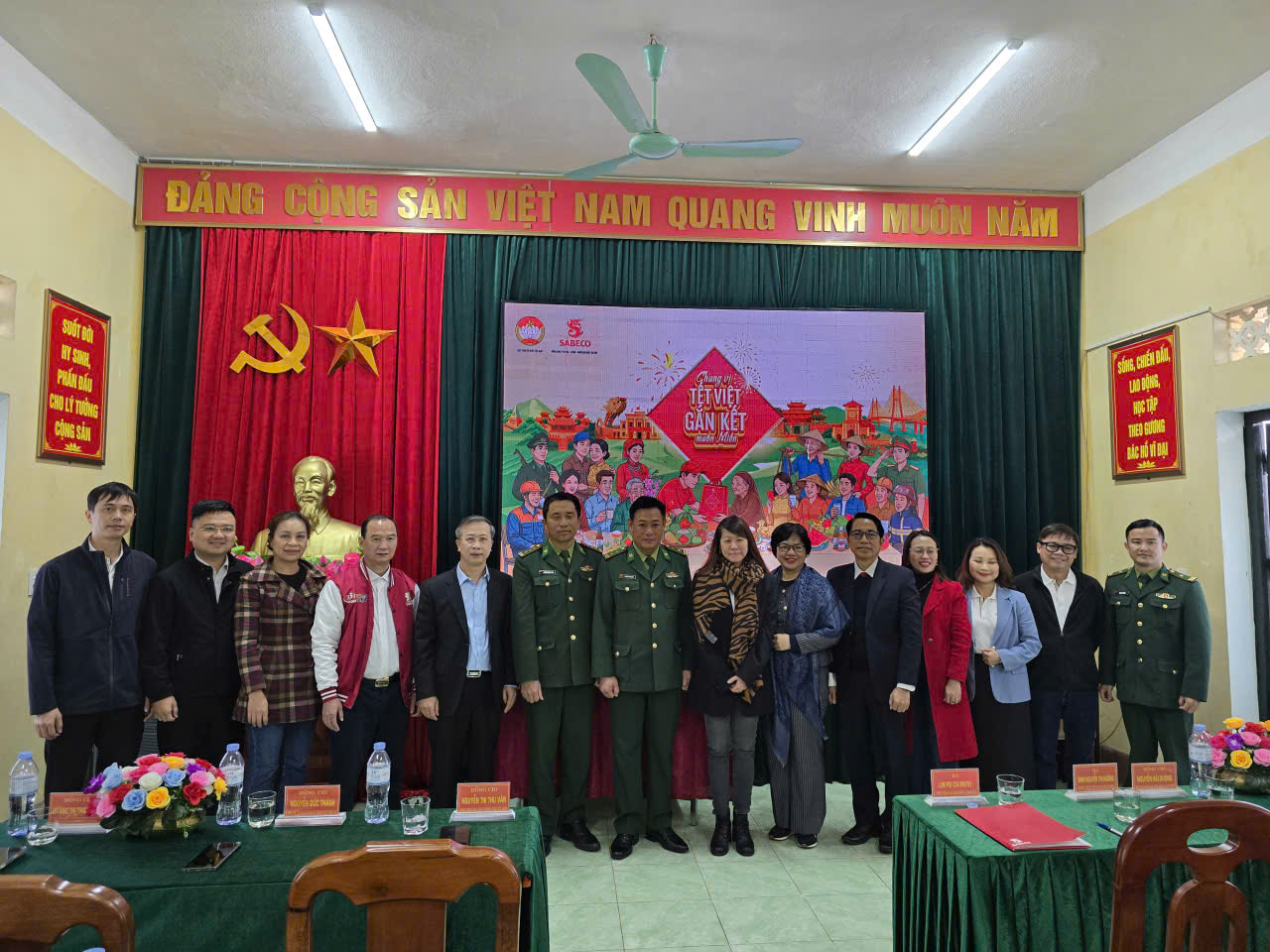 Hơi ấm “Chung Vị Tết Việt – Gắn kết muôn miền” lan tỏa tại miền Trung Hơi ấm “Chung Vị Tết Việt – Gắn kết muôn miền” lan tỏa tại miền Trung