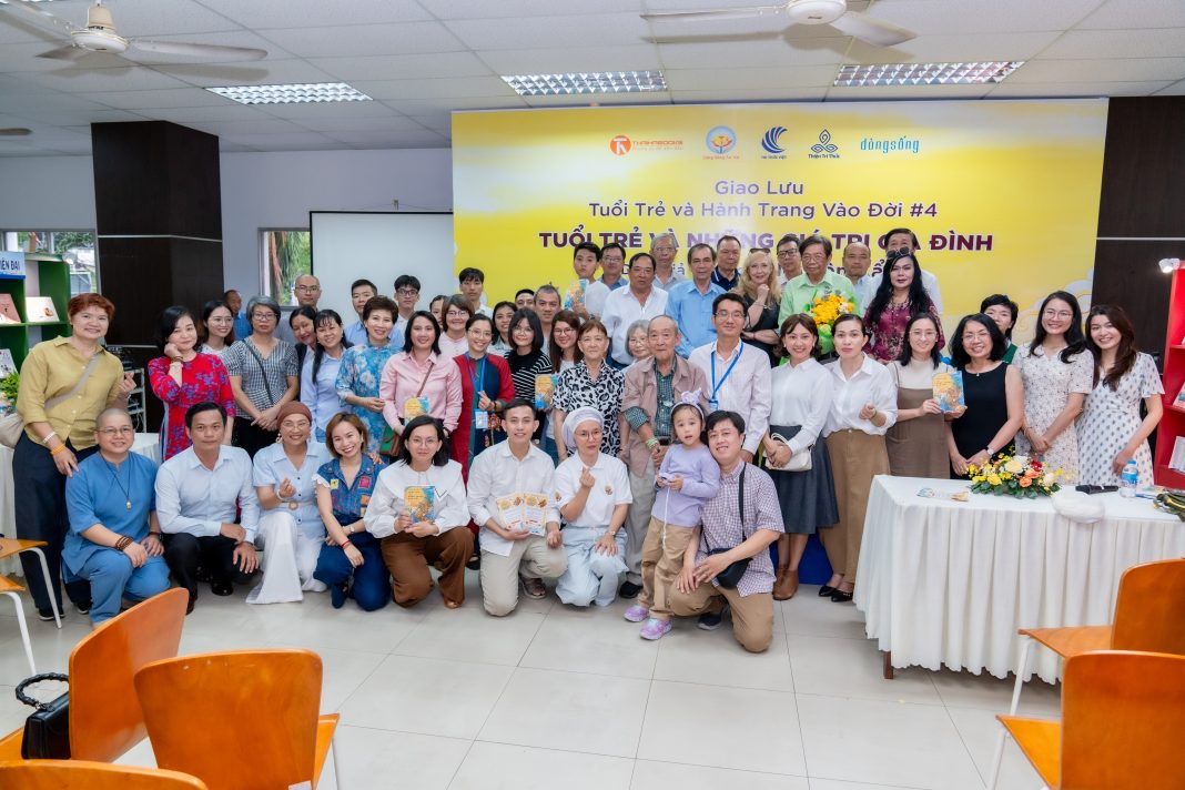 Tuổi trẻ và những giá trị gia đình: Khi cha mẹ và con cái cùng học cách trưởng thành Tuổi trẻ và những giá trị gia đình: Khi cha mẹ và con cái cùng học cách trưởng thành